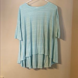 High-Low mint oversized top!